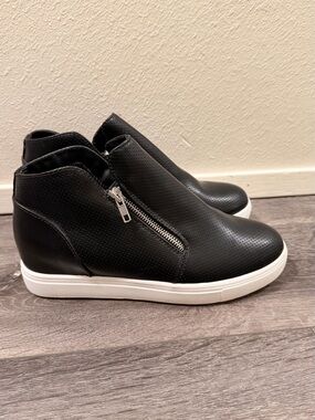 Cushionaire Memory Foam Black Zipper wedge sneaker bootie Shoe